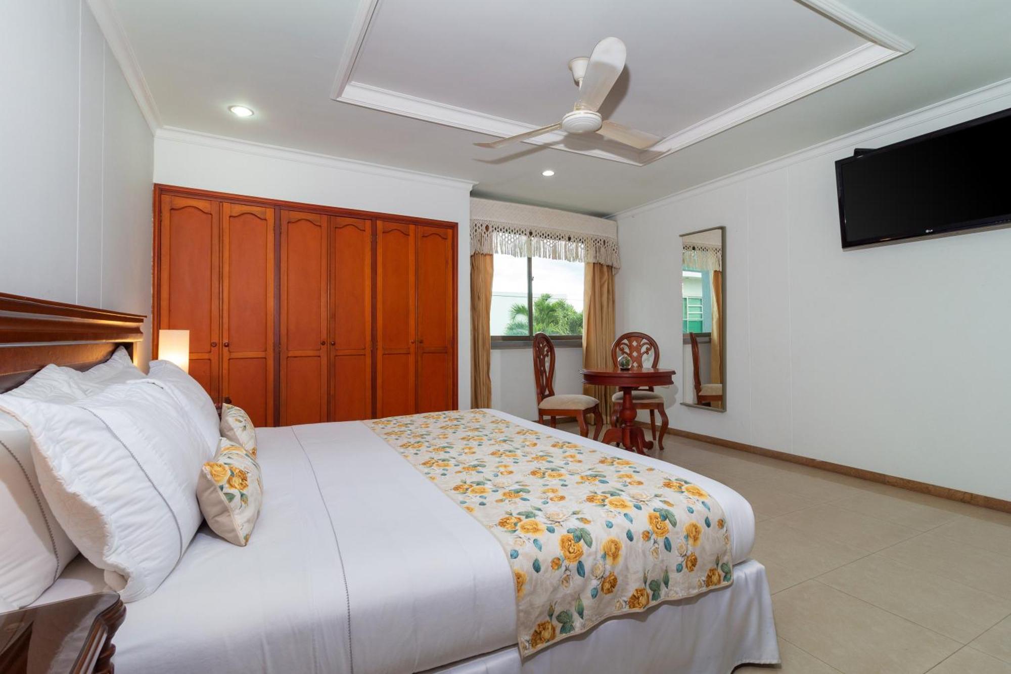 Costa Bonita Hotel